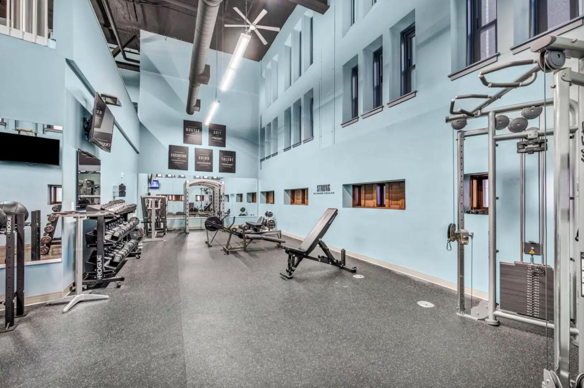 Heart Of Dt With Free Pool & Steam Plus Gym Luxe 812 Cleveland Eksteriør bilde